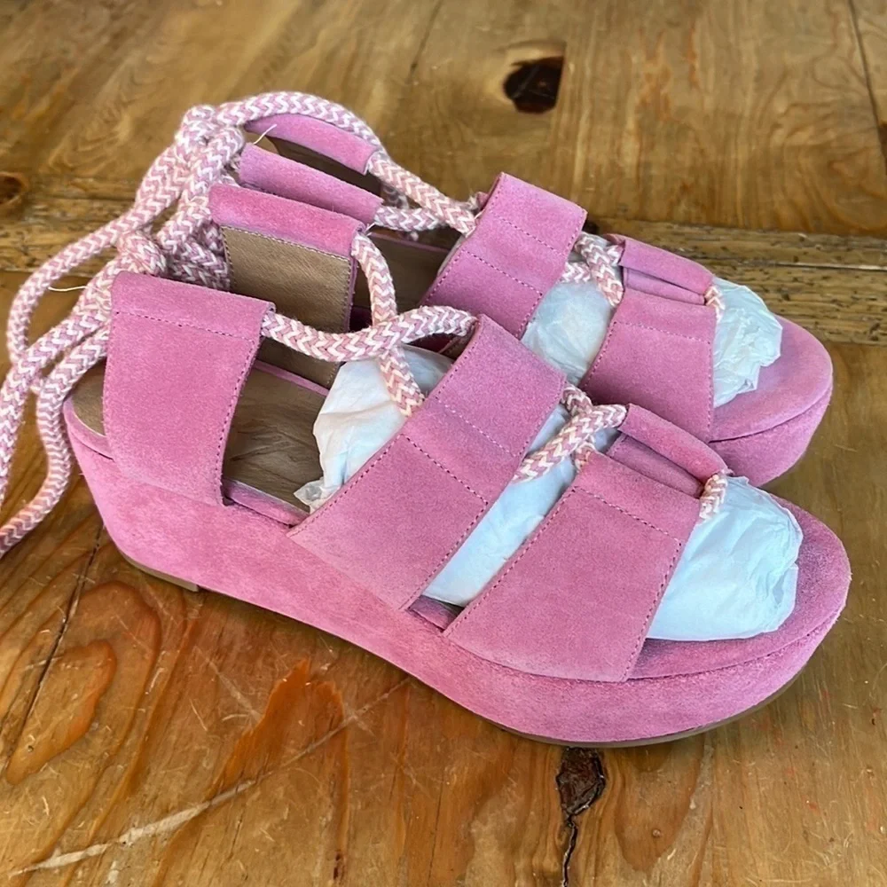 Bettye by Bettye Muller Daniela Taffy Pink Suede Rope Up Platform Sandals 6